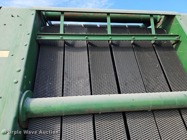 image for item LM9265 1995 John Deere 435  round baler