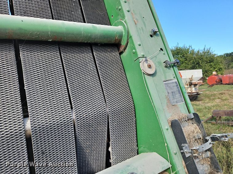 image for item LM9265 1995 John Deere 435  round baler