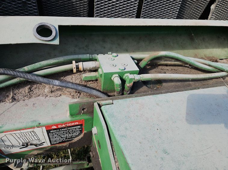 image for item LM9265 1995 John Deere 435  round baler