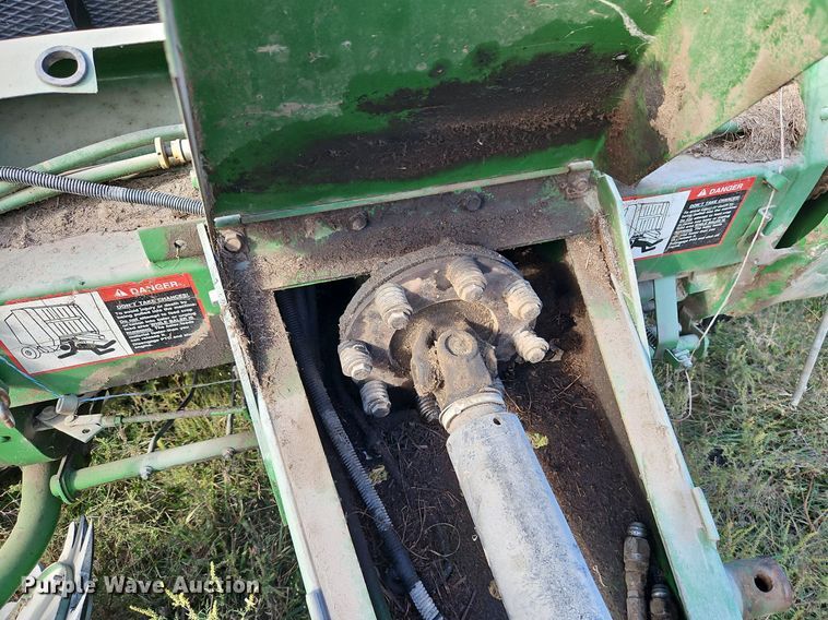 image for item LM9265 1995 John Deere 435  round baler