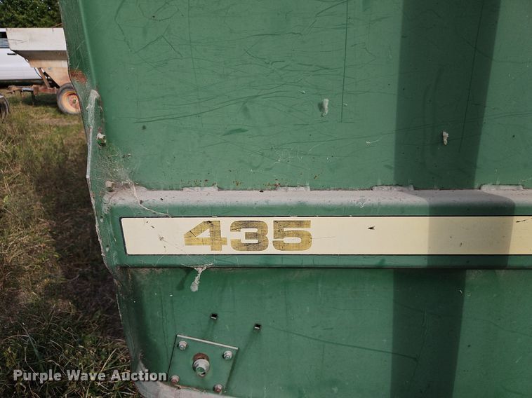 image for item LM9265 1995 John Deere 435  round baler