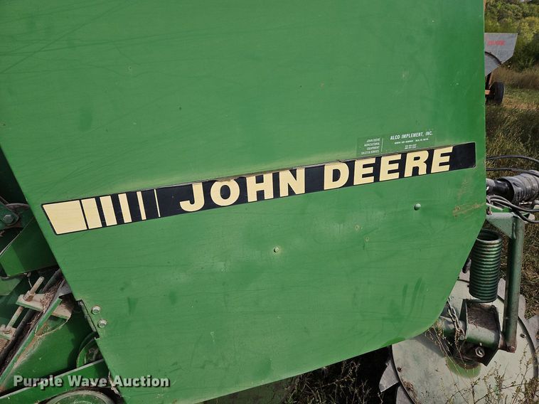 image for item LM9265 1995 John Deere 435  round baler