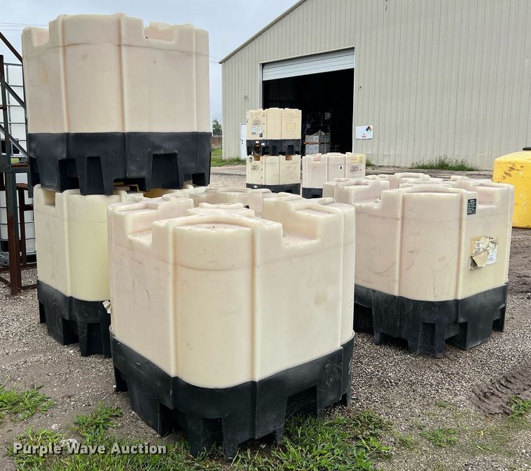 image for item LU9815 (4) Snyder 220 gallon totes