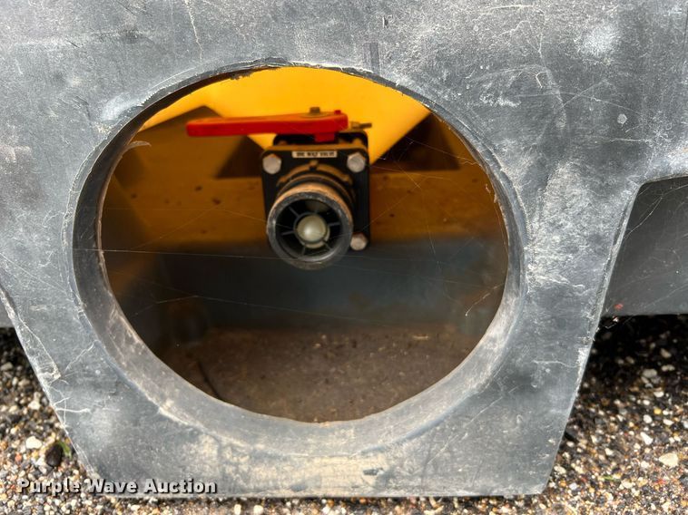 image for item LU9815 (4) Snyder 220 gallon totes