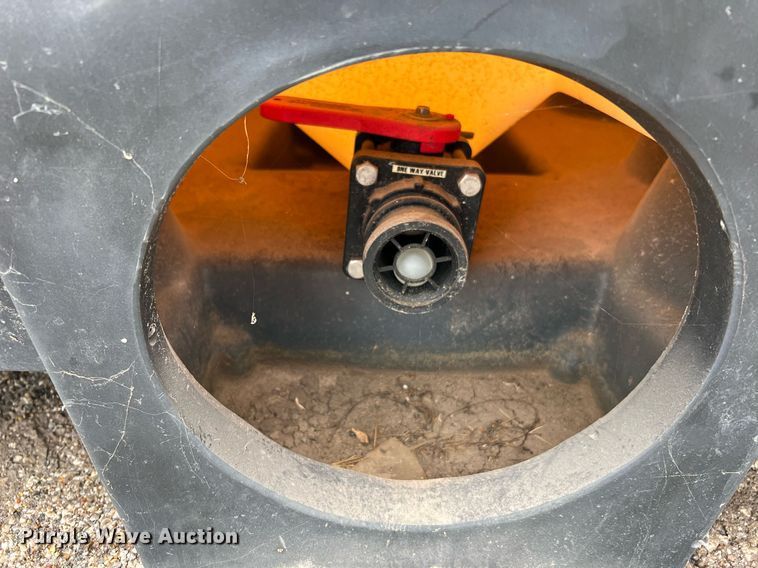 image for item LU9815 (4) Snyder 220 gallon totes