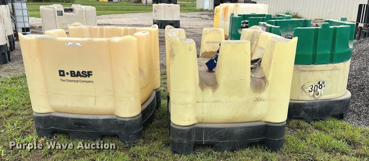 image for item LU9816 (4) 120 gallon totes