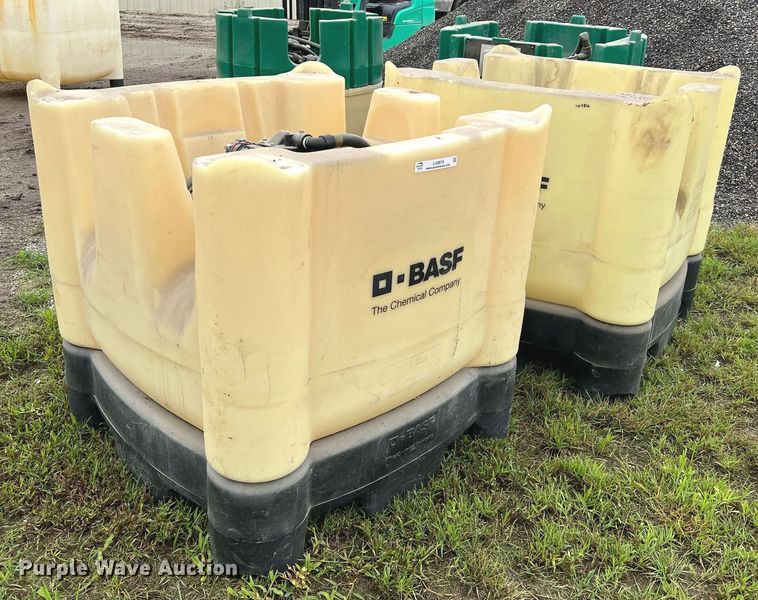 image for item LU9816 (4) 120 gallon totes