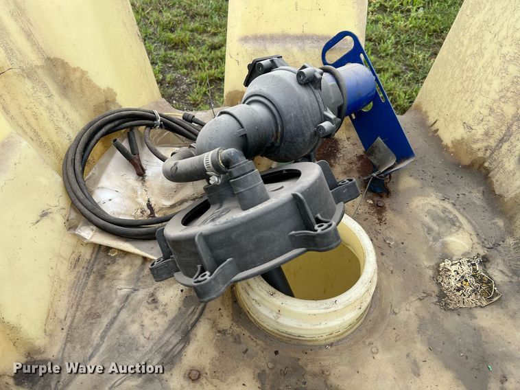 image for item LU9816 (4) 120 gallon totes