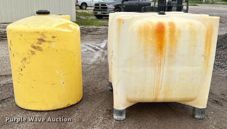 image for item LU9817 (2) totes