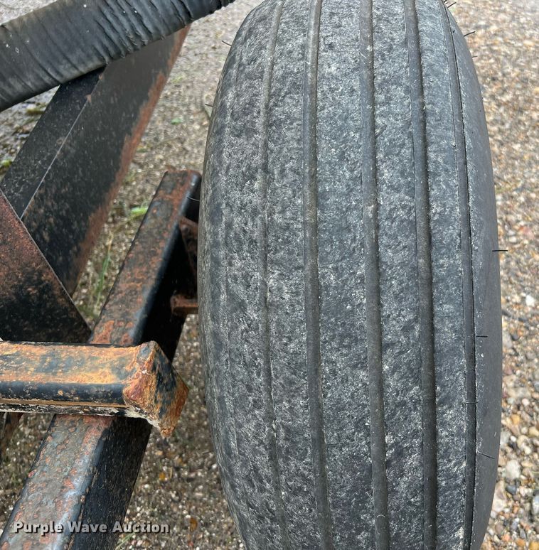 image for item LU9822 Wylie  fertilizer delivery trailer