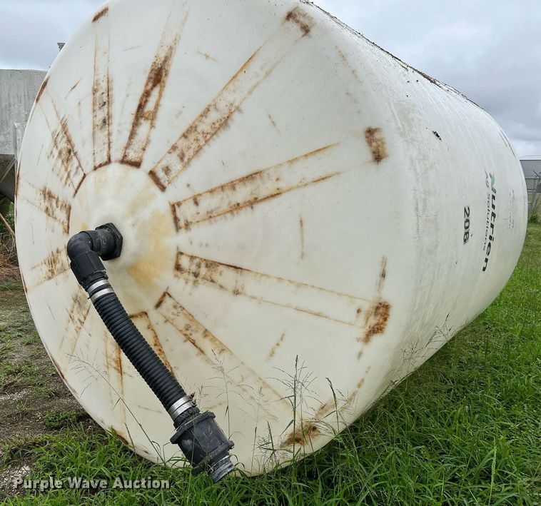 image for item LU9822 Wylie  fertilizer delivery trailer