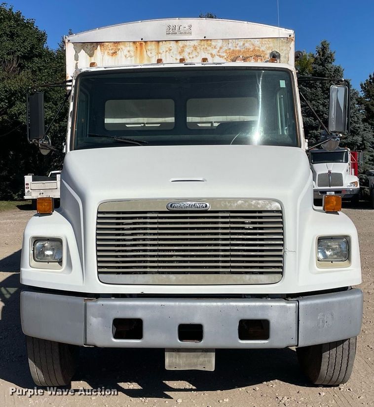 image for item LV9928 1999 Freightliner FL70  feed delivery truck