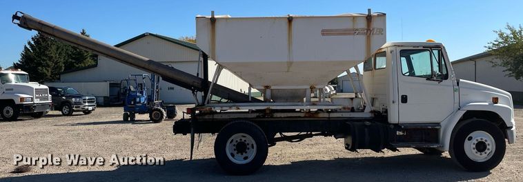 image for item LV9928 1999 Freightliner FL70  feed delivery truck