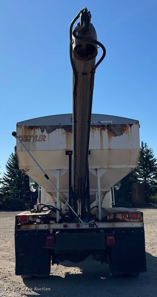 image for item LV9928 1999 Freightliner FL70  feed delivery truck