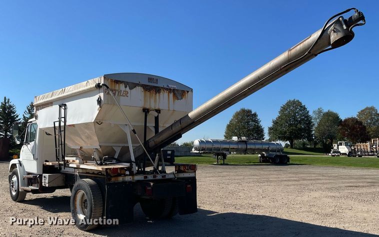 image for item LV9928 1999 Freightliner FL70  feed delivery truck