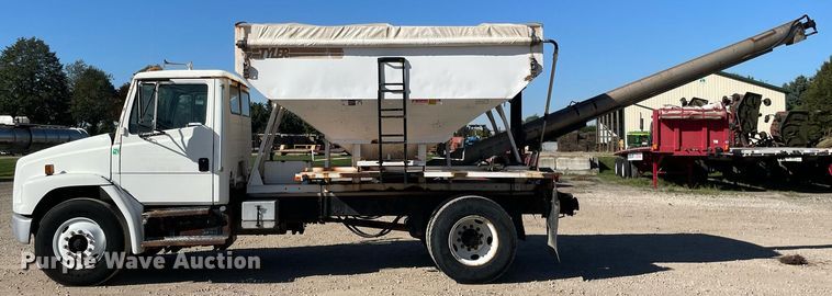 image for item LV9928 1999 Freightliner FL70  feed delivery truck