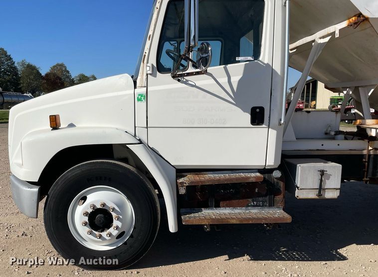 image for item LV9928 1999 Freightliner FL70  feed delivery truck