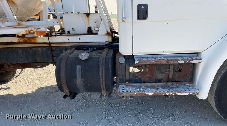 image for item LV9928 1999 Freightliner FL70  feed delivery truck