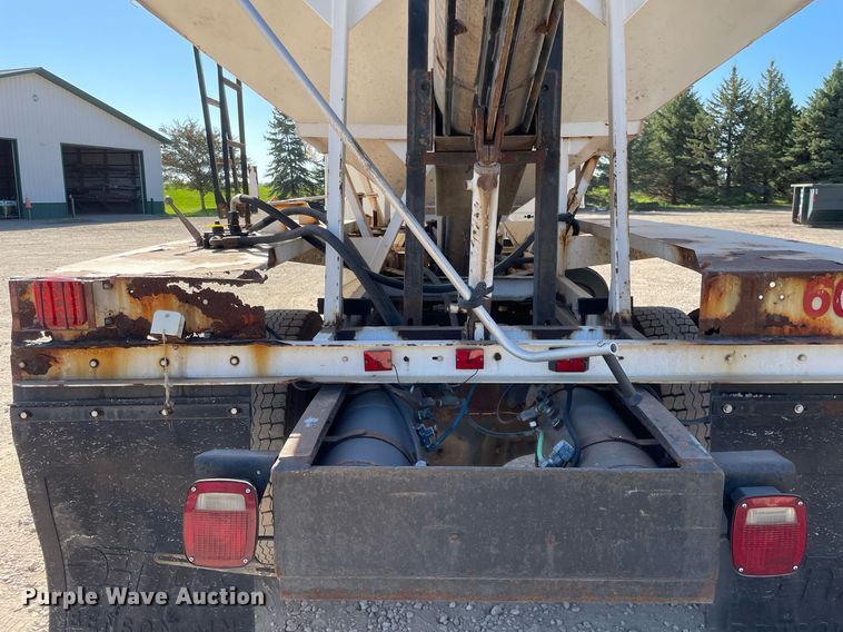 image for item LV9928 1999 Freightliner FL70  feed delivery truck