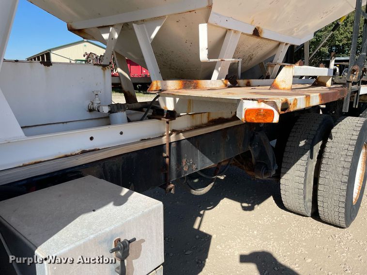 image for item LV9928 1999 Freightliner FL70  feed delivery truck