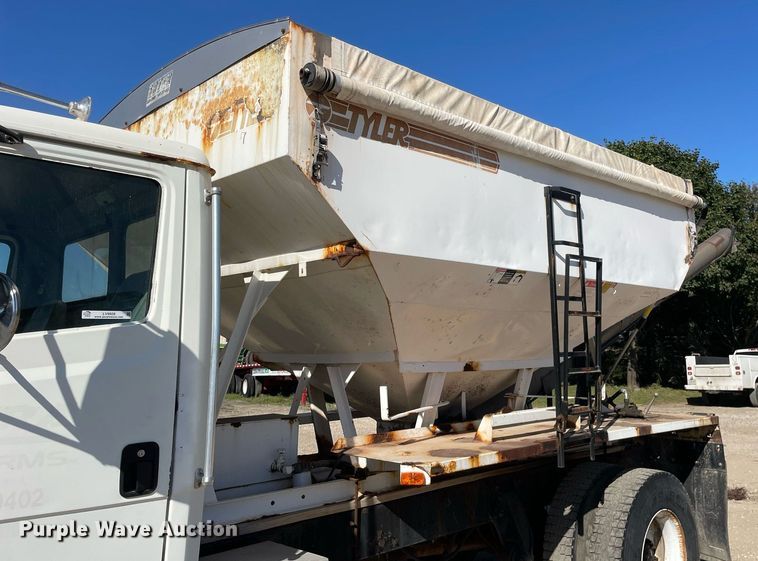 image for item LV9928 1999 Freightliner FL70  feed delivery truck