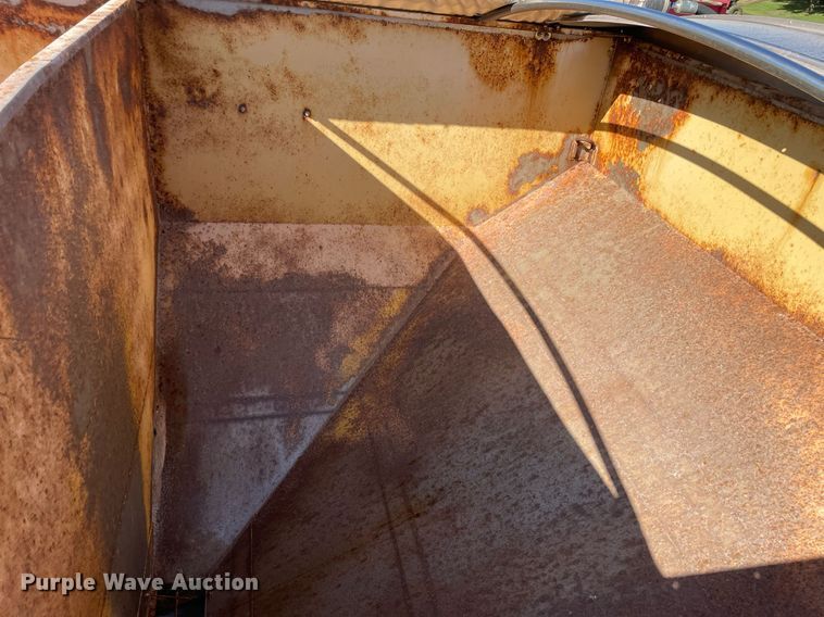 image for item LV9928 1999 Freightliner FL70  feed delivery truck