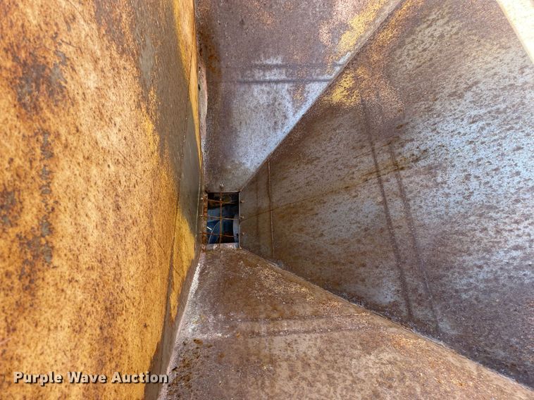 image for item LV9928 1999 Freightliner FL70  feed delivery truck