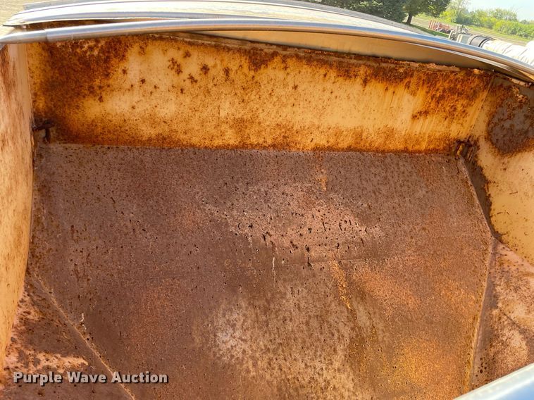 image for item LV9928 1999 Freightliner FL70  feed delivery truck