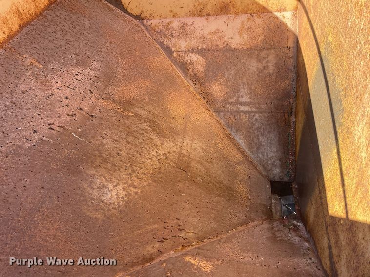 image for item LV9928 1999 Freightliner FL70  feed delivery truck