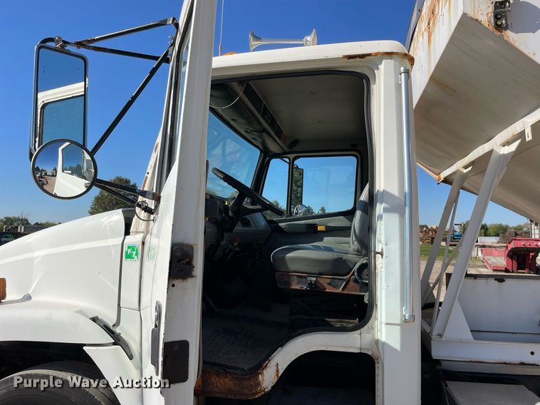 image for item LV9928 1999 Freightliner FL70  feed delivery truck