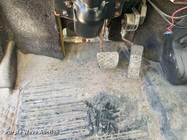 image for item LV9928 1999 Freightliner FL70  feed delivery truck