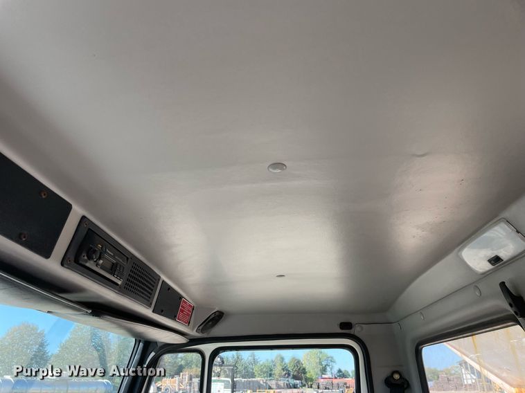 image for item LV9928 1999 Freightliner FL70  feed delivery truck