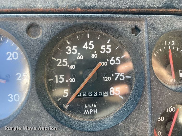 image for item LV9928 1999 Freightliner FL70  feed delivery truck