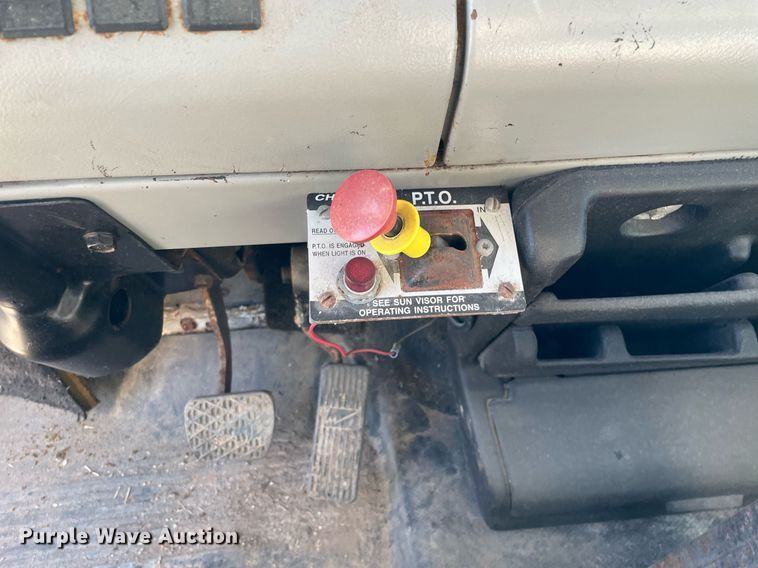 image for item LV9928 1999 Freightliner FL70  feed delivery truck