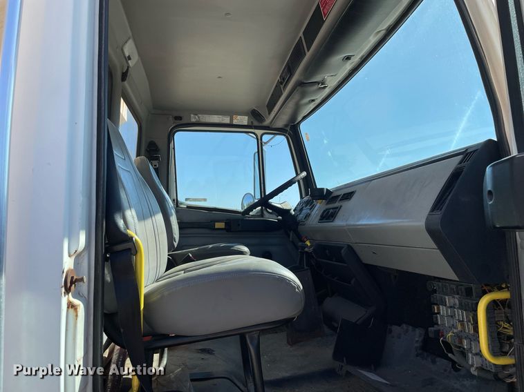 image for item LV9928 1999 Freightliner FL70  feed delivery truck