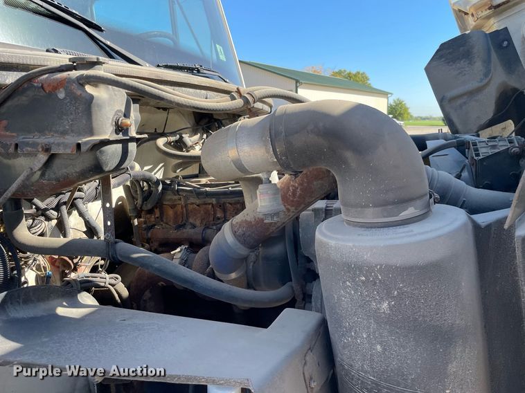 image for item LV9928 1999 Freightliner FL70  feed delivery truck