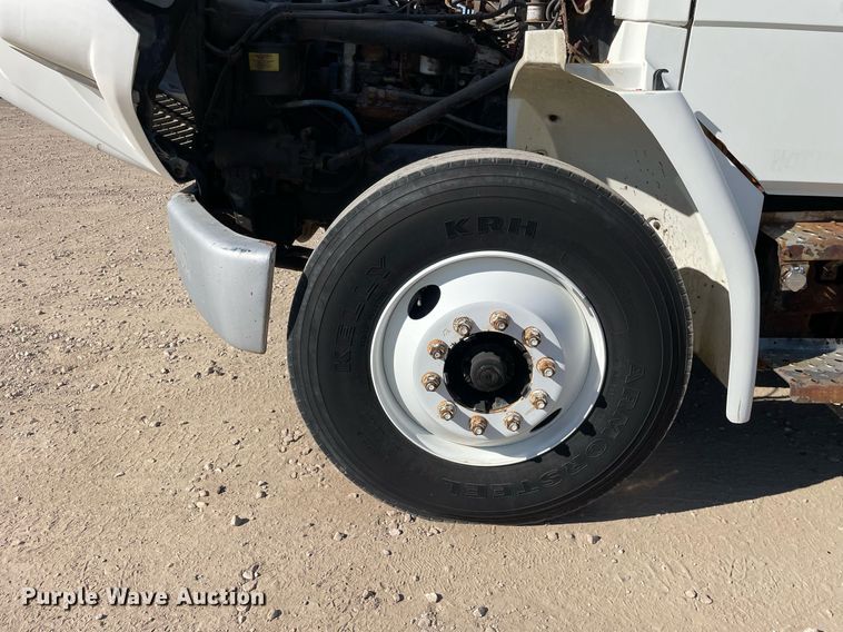 image for item LV9928 1999 Freightliner FL70  feed delivery truck