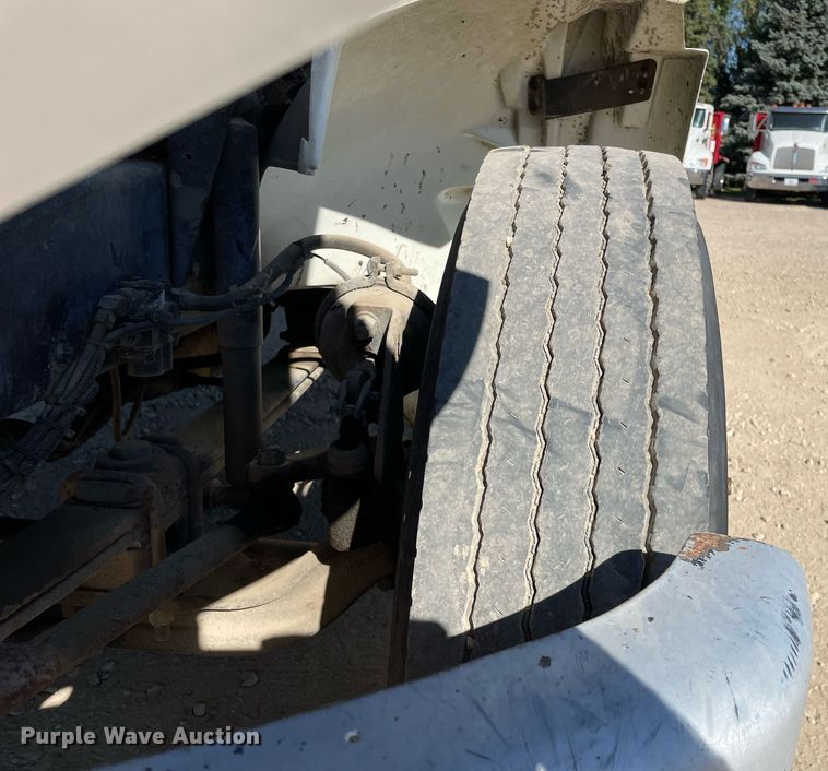 image for item LV9928 1999 Freightliner FL70  feed delivery truck