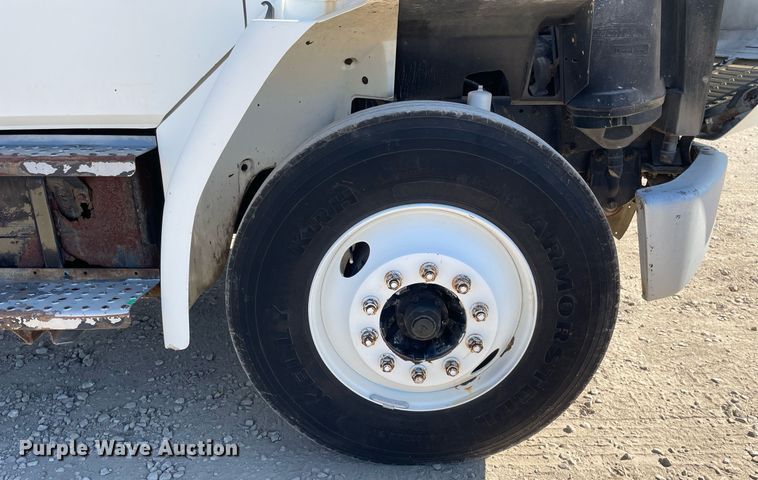 image for item LV9928 1999 Freightliner FL70  feed delivery truck