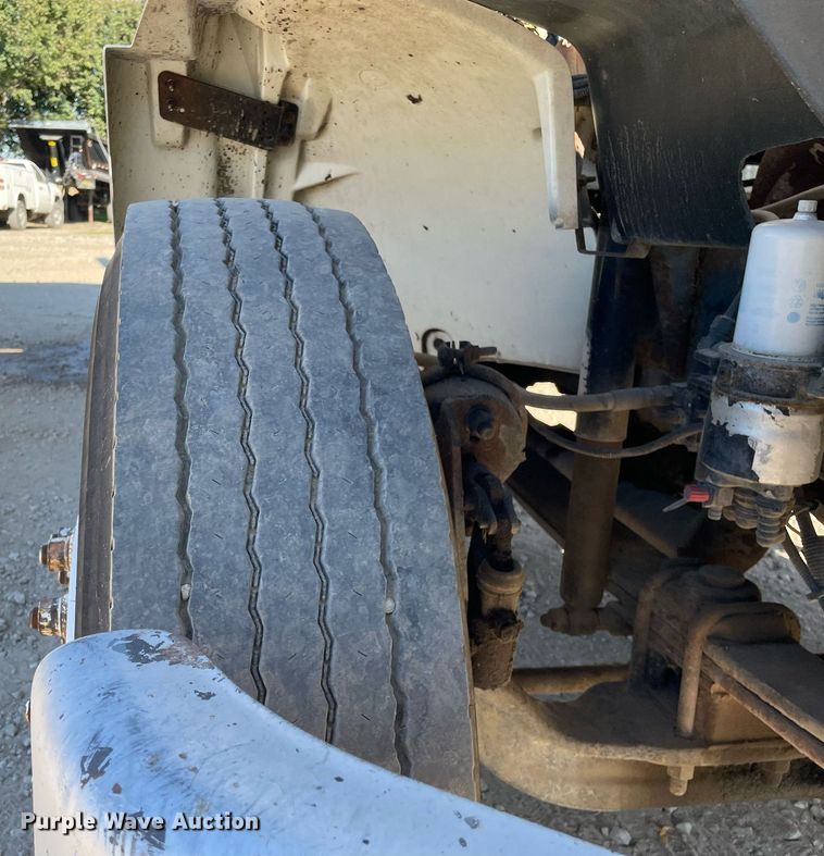 image for item LV9928 1999 Freightliner FL70  feed delivery truck