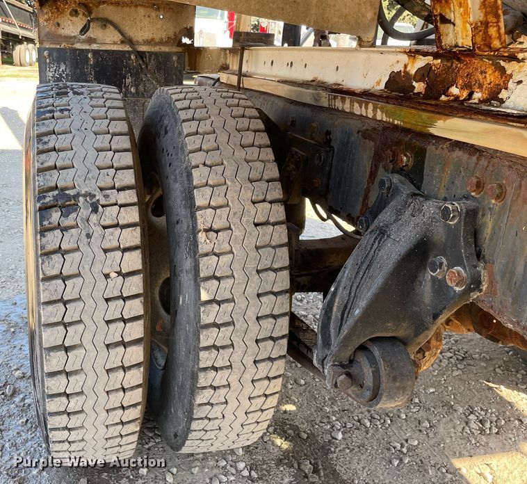 image for item LV9928 1999 Freightliner FL70  feed delivery truck