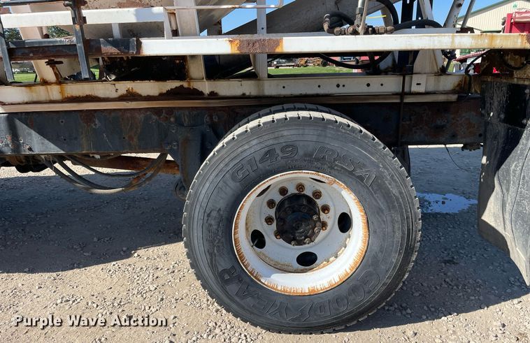 image for item LV9928 1999 Freightliner FL70  feed delivery truck