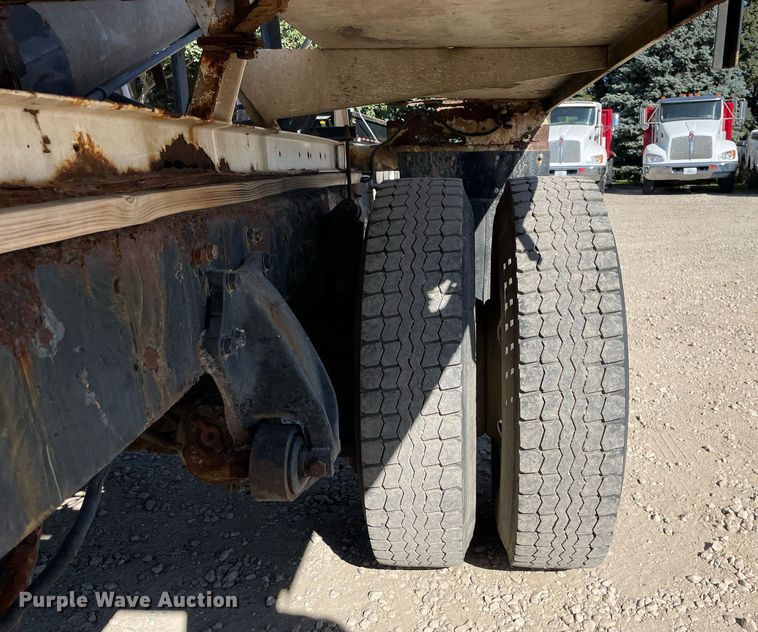 image for item LV9928 1999 Freightliner FL70  feed delivery truck