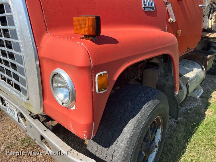 image for item MG9507 1978 Ford 9000  fertilizer delivery truck