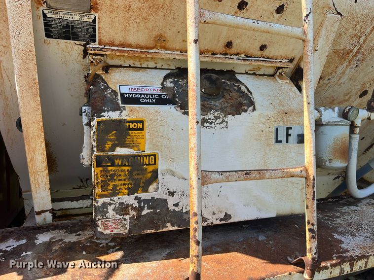 image for item MG9507 1978 Ford 9000  fertilizer delivery truck