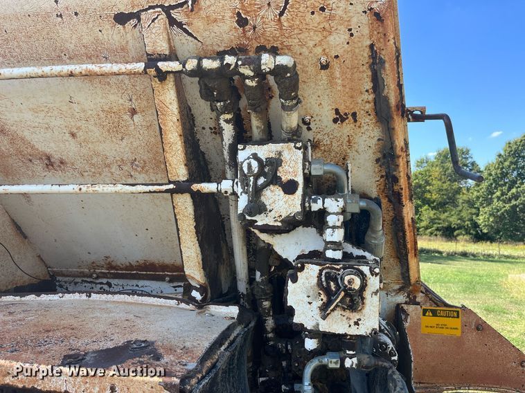 image for item MG9507 1978 Ford 9000  fertilizer delivery truck