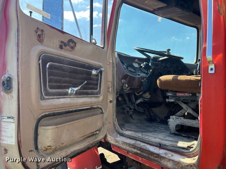 image for item MG9507 1978 Ford 9000  fertilizer delivery truck