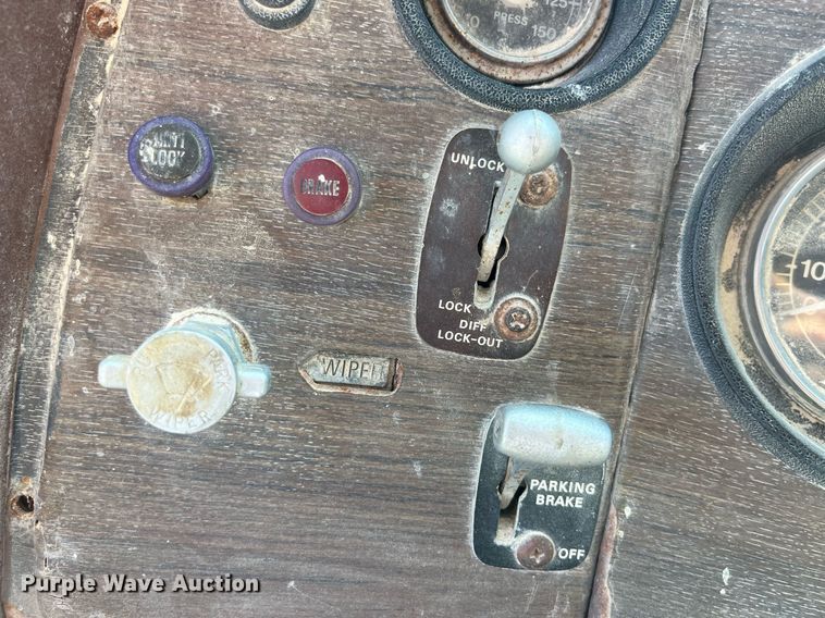 image for item MG9507 1978 Ford 9000  fertilizer delivery truck