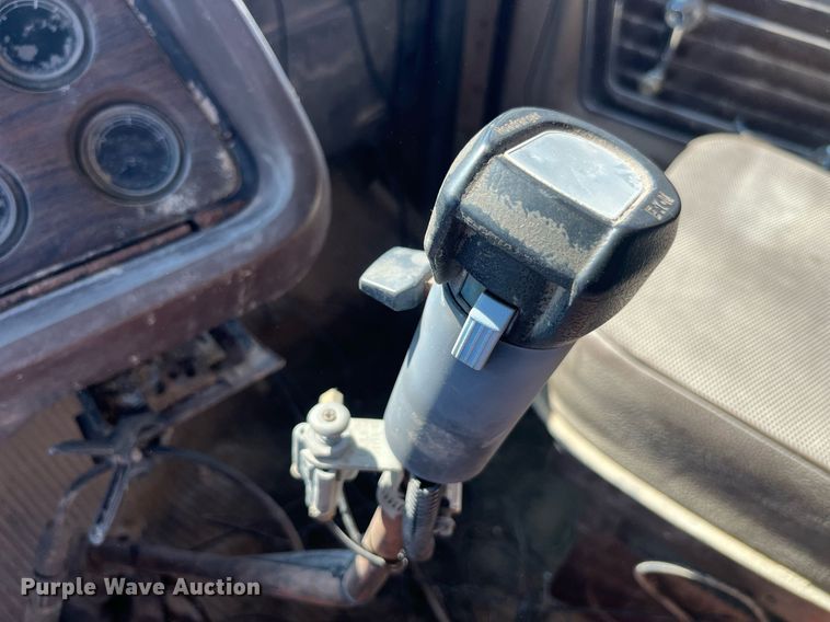 image for item MG9507 1978 Ford 9000  fertilizer delivery truck