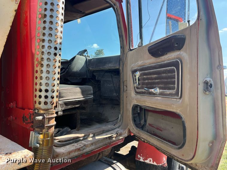 image for item MG9507 1978 Ford 9000  fertilizer delivery truck